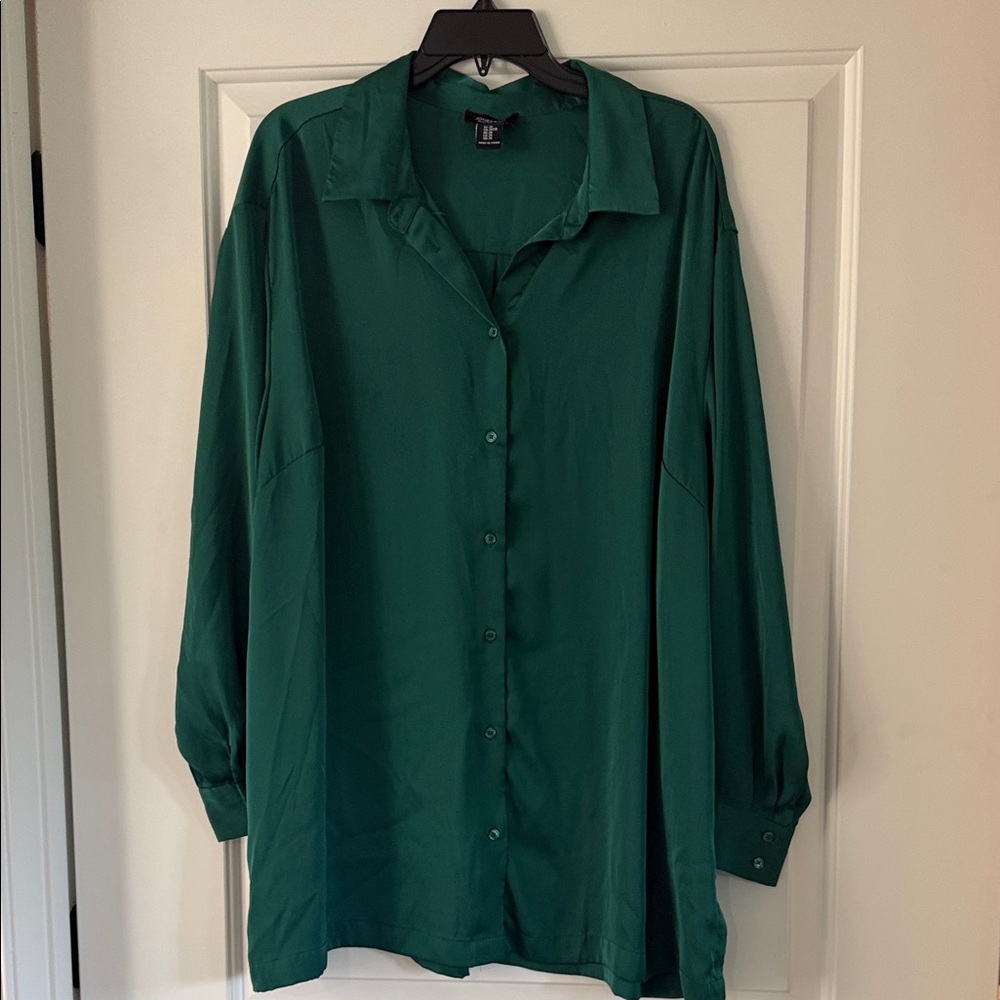 Jones & co silky green  Button-Up Shirt